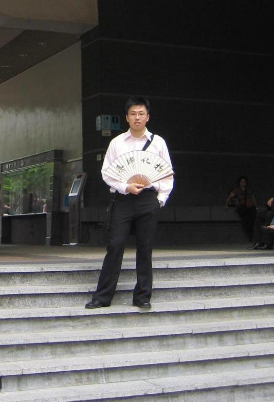 張志豪是香港詩人、作家、文化人、資深編輯。香港嶺南大學中文系文學士,香港大學中文學院碩士,香港中文大學教育文憑。