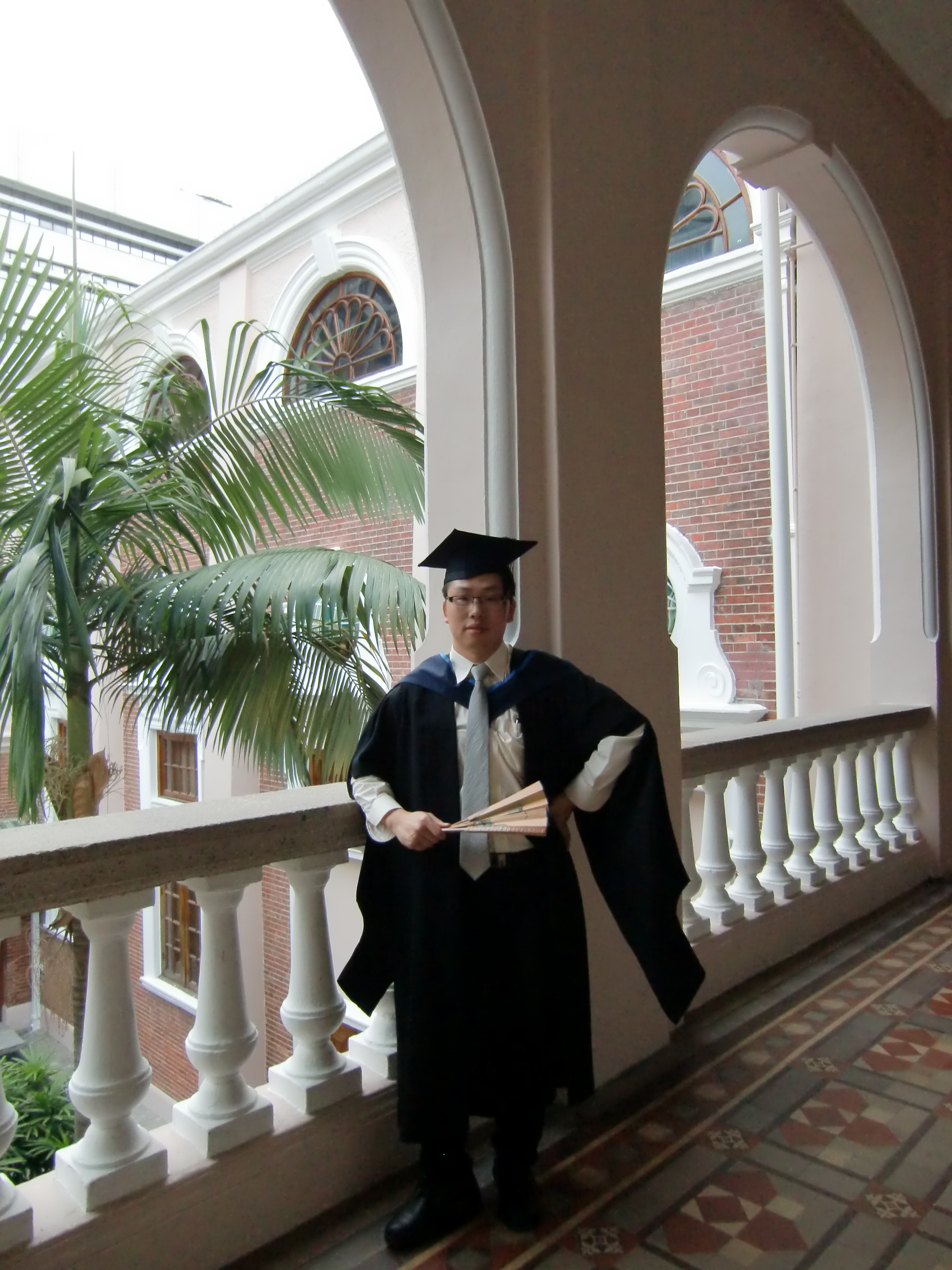 張志豪是香港大學中文學院碩士。