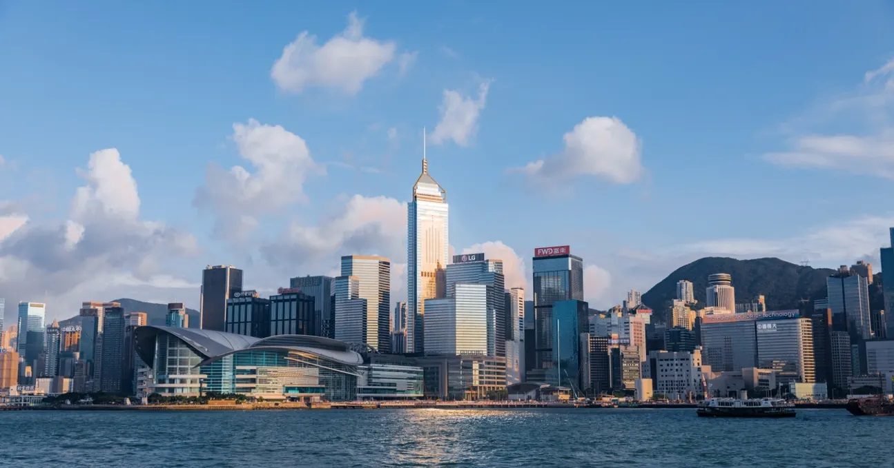 卷首語：二十五年後的維港依舊詩韻三千