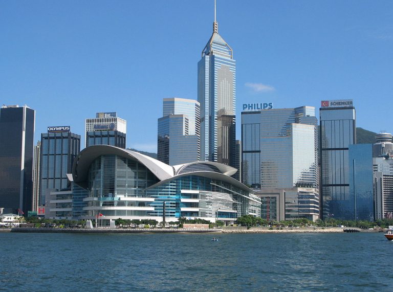 逆風飛行——慶祝香港回歸二十五周年