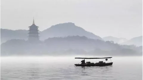 連日雨夜不寐作三生詩自解