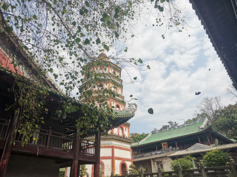 二十五年後，再謁曹溪南華寺有感