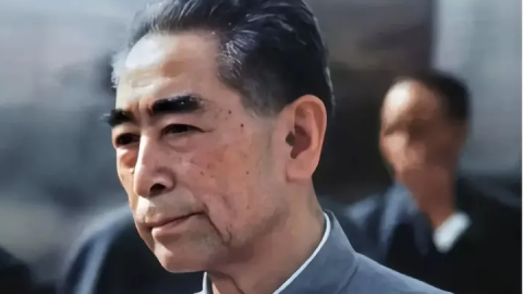 總理，您怎麼靠牆入睡？