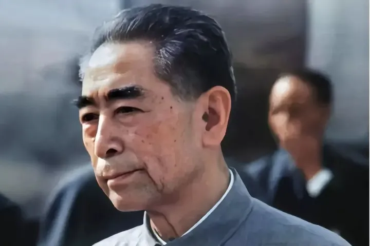 總理，您怎麼靠牆入睡？