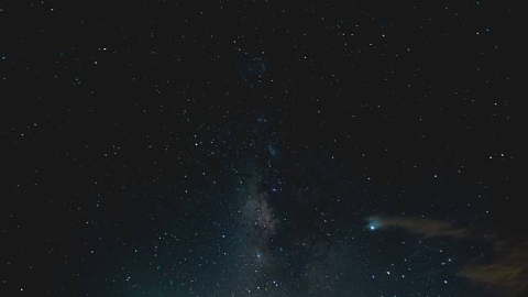 遠懸的寒星、颱風即將登陸──十四行詩兩首