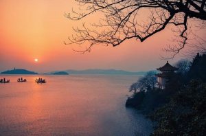 暗香浮動月黃昏 —— 姜白石詞序探微