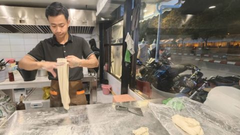 櫥窗是透明的
